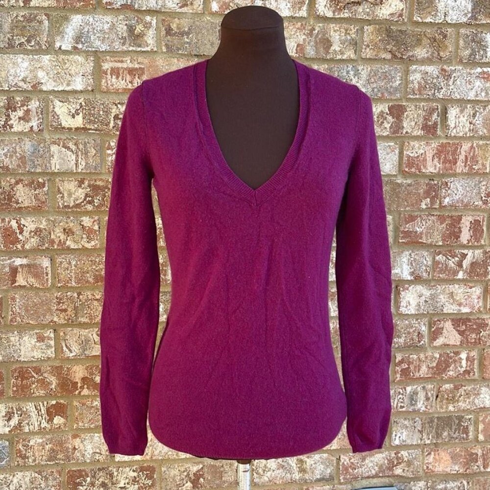 Theory Pure Cashmere Women's V Neck Sweater. Magenta  Color Size S/P